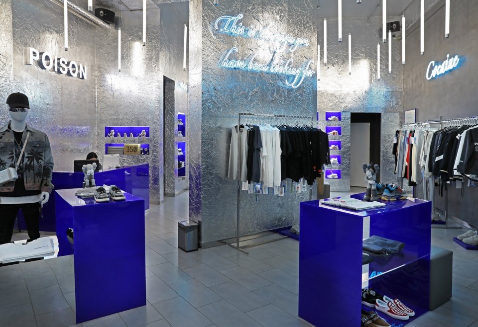POISON FASHION BOUTIQUE near Sino Myanmar border 006
