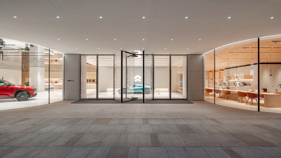 nio tianjin flagship store by raams architecture studio