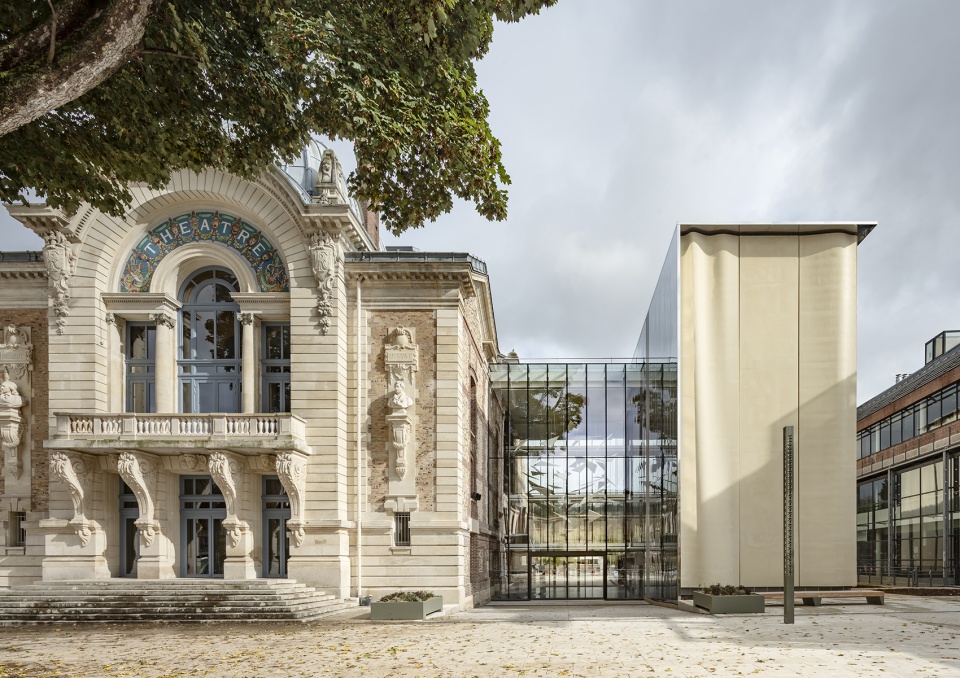 renovation of theater legendre by opus 5 architects