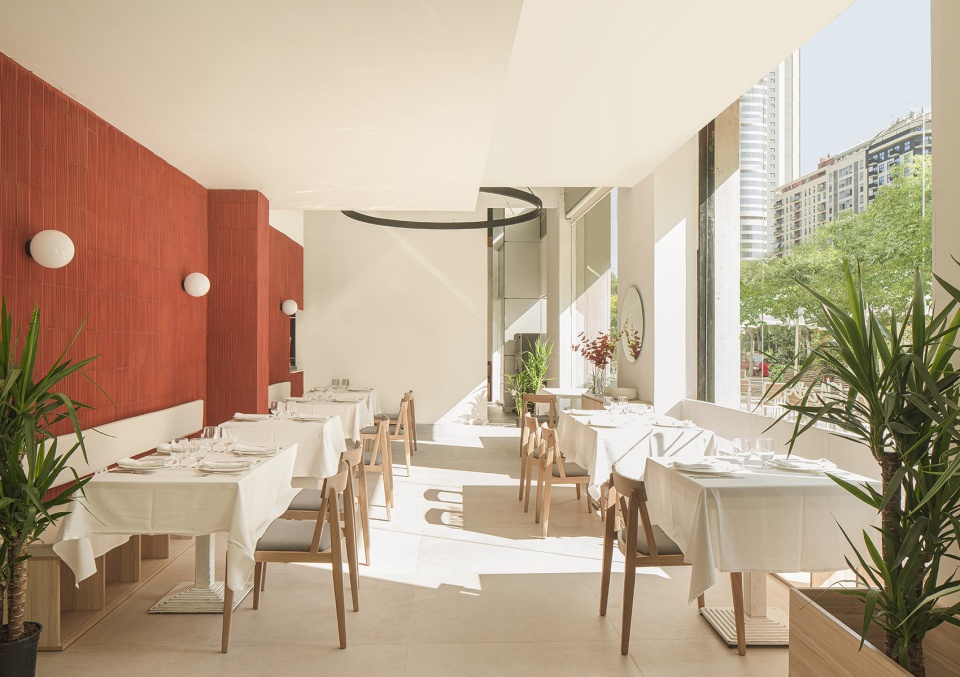 chaos and frenzy restaurant by carlos segarra arquitectos