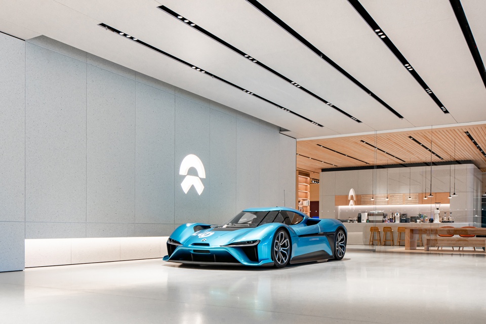 nio tianjin flagship store by raams architecture studio