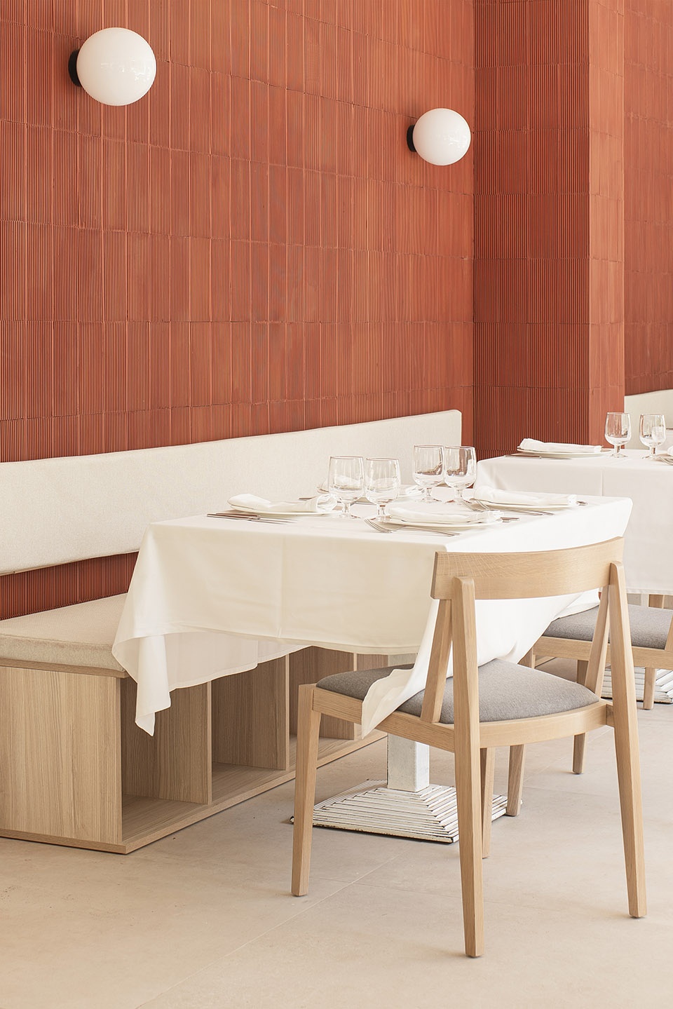 chaos and frenzy restaurant by carlos segarra arquitectos