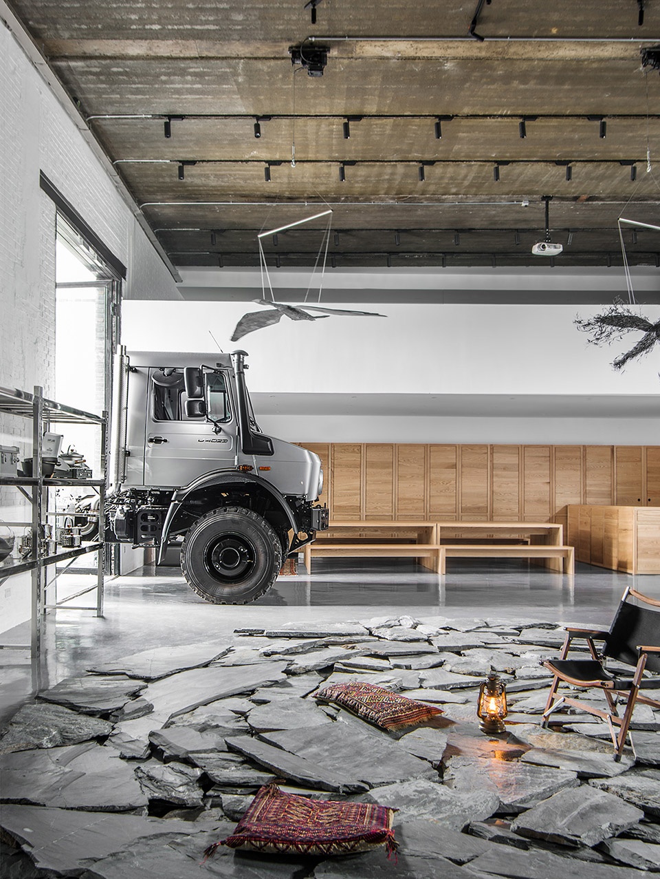 mercedes unimog showroom in beijing by guo ban er
