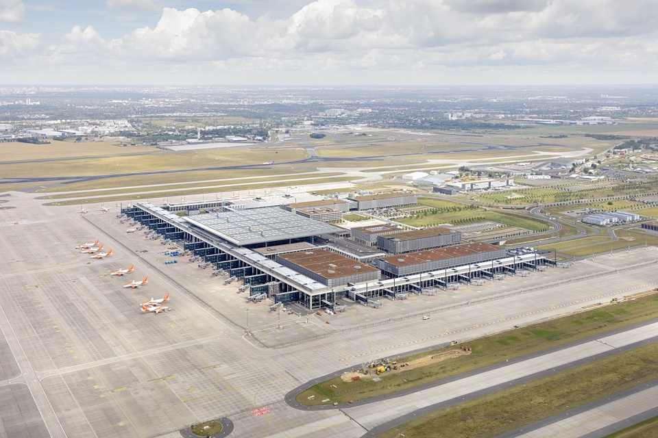 Air traffic starting at BER gmp