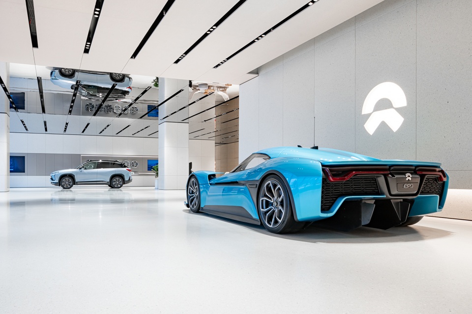 nio tianjin flagship store by raams architecture studio