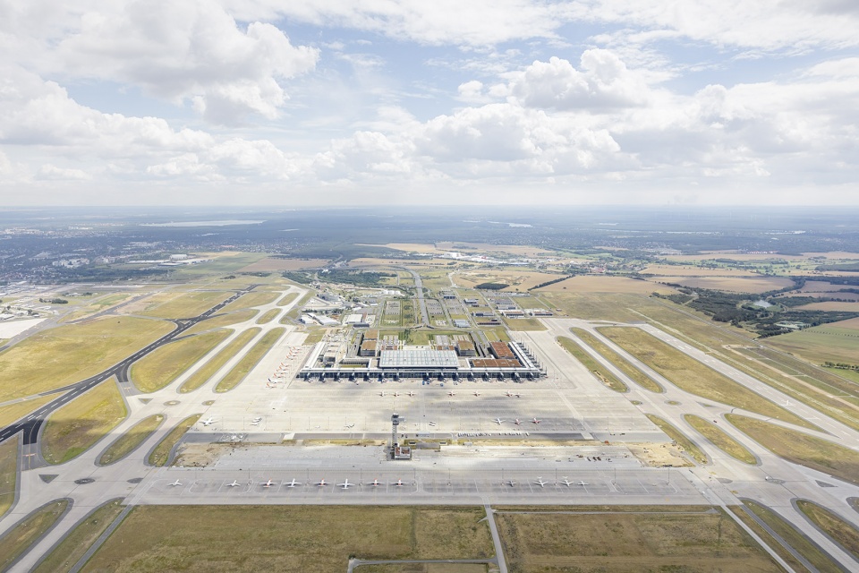 Air traffic starting at BER gmp