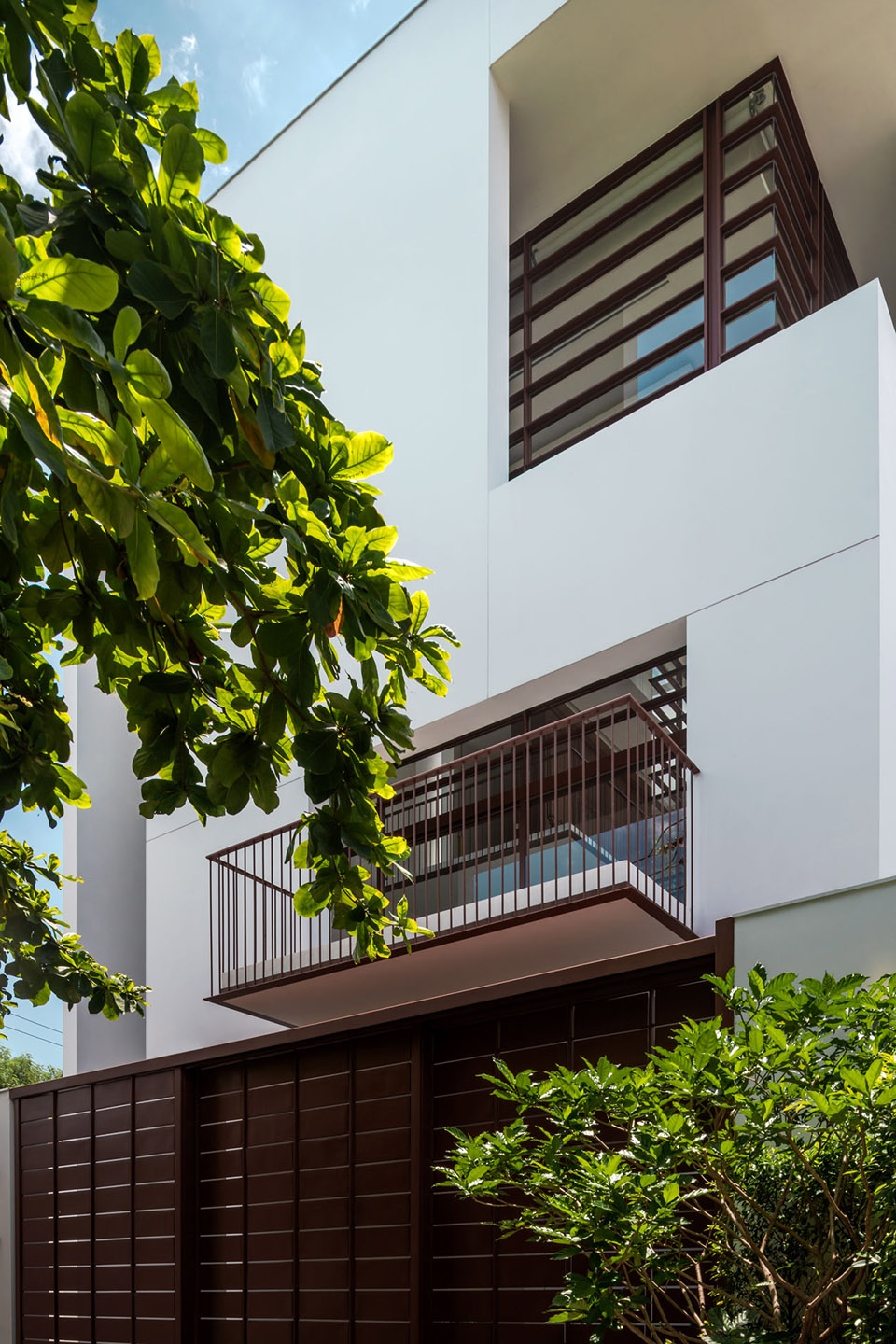 floated tree house by anonym studio