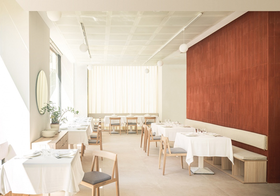 chaos and frenzy restaurant by carlos segarra arquitectos