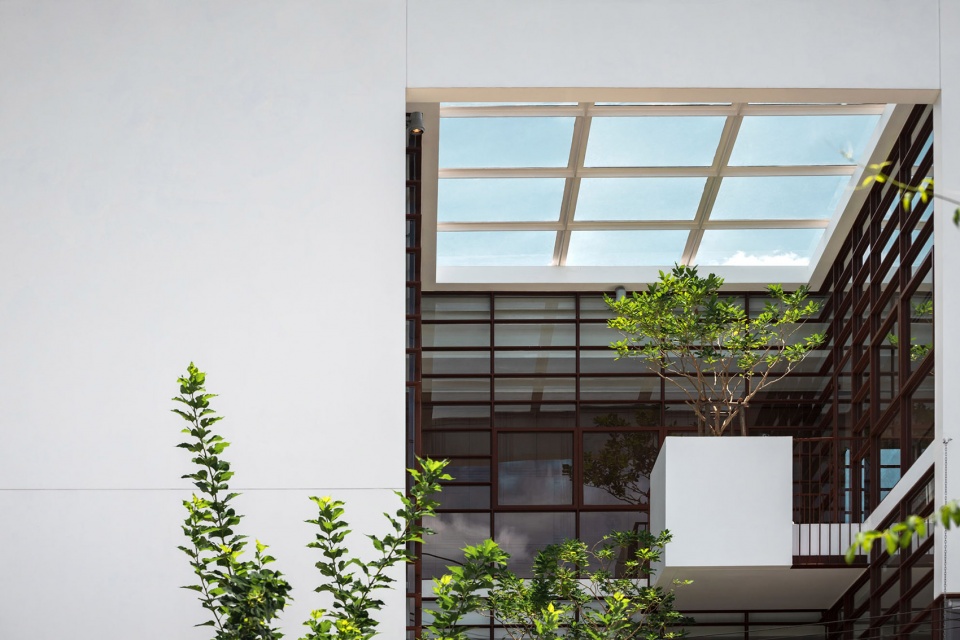 floated tree house by anonym studio