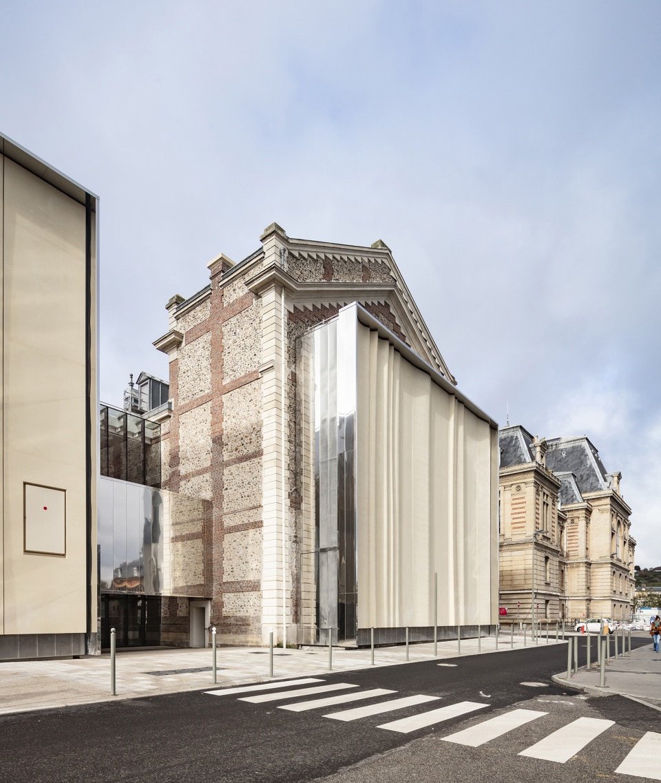 renovation of theater legendre by opus 5 architects 1