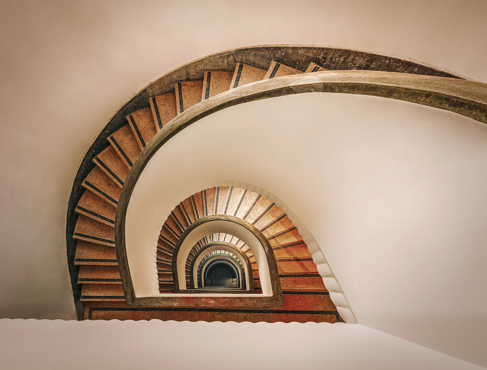 旋转楼梯 / 昊然建筑空间摄影