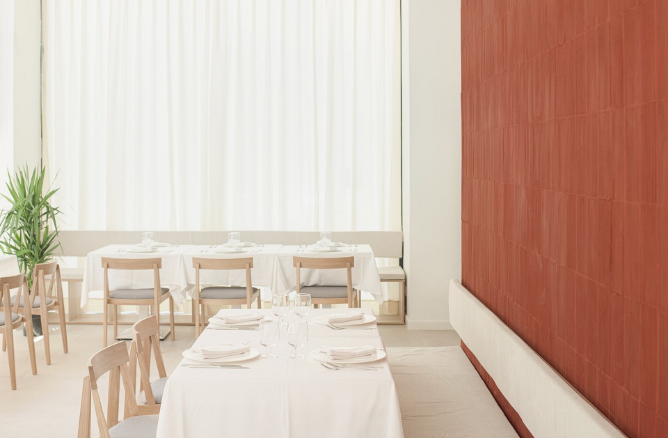 chaos and frenzy restaurant by carlos segarra arquitectos