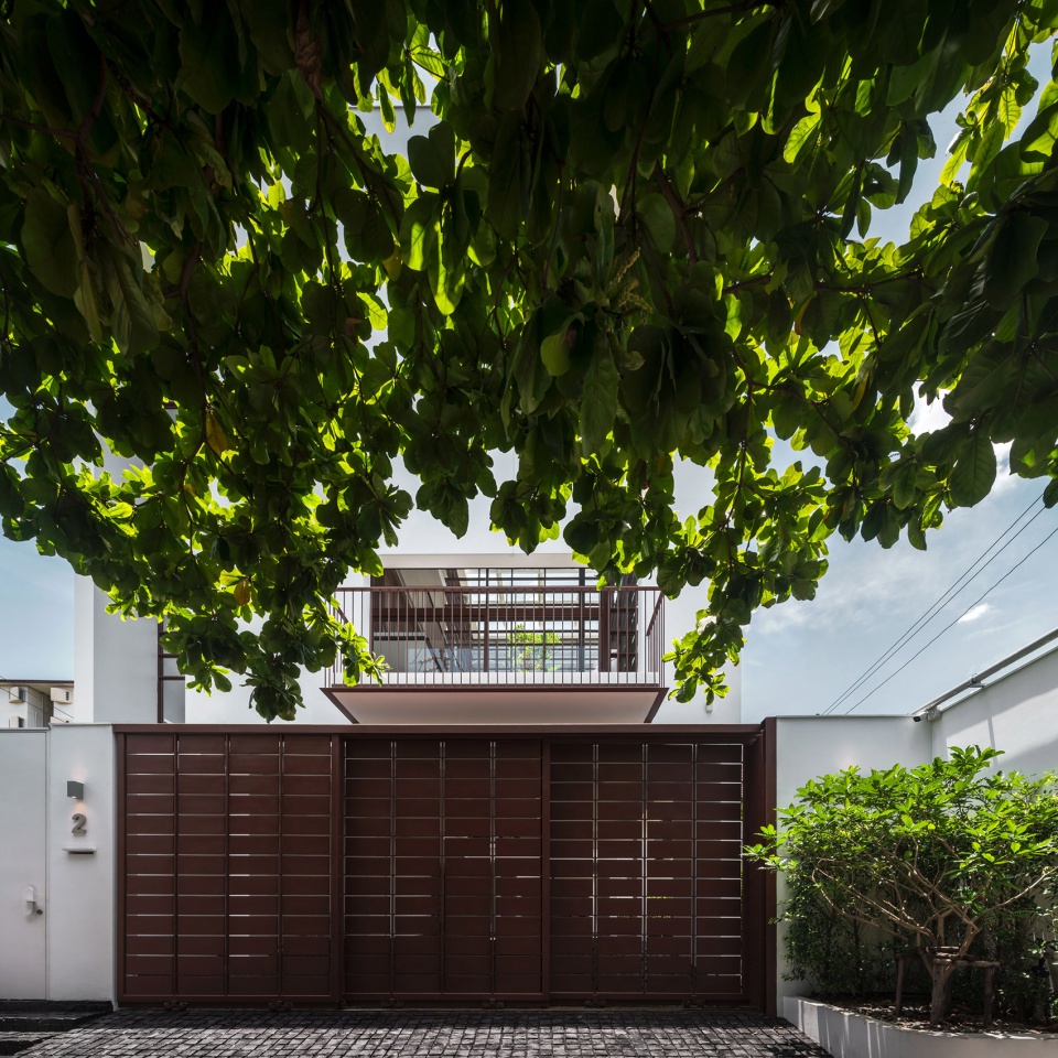 floated tree house by anonym studio