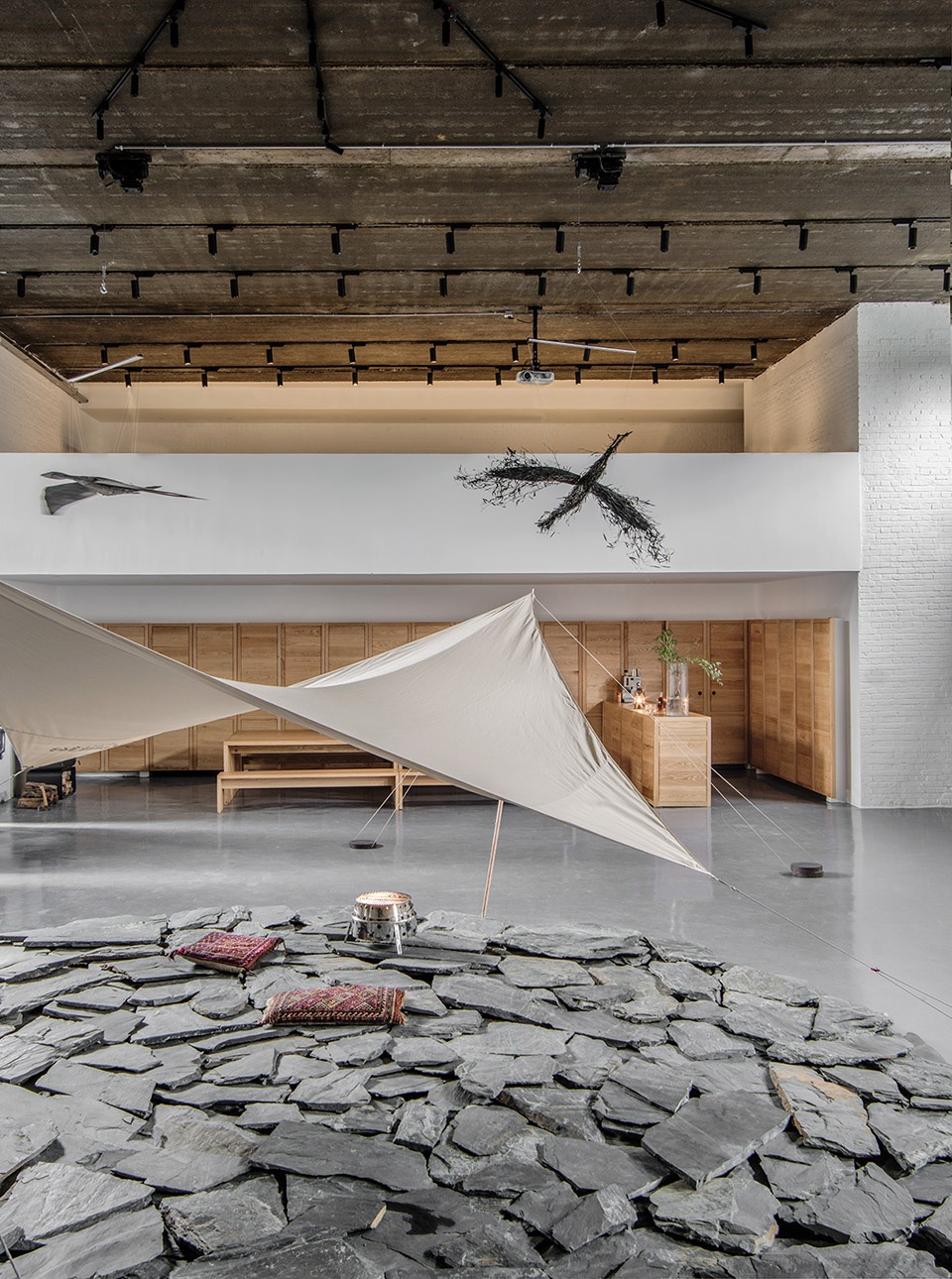 mercedes unimog showroom in beijing by guo ban er