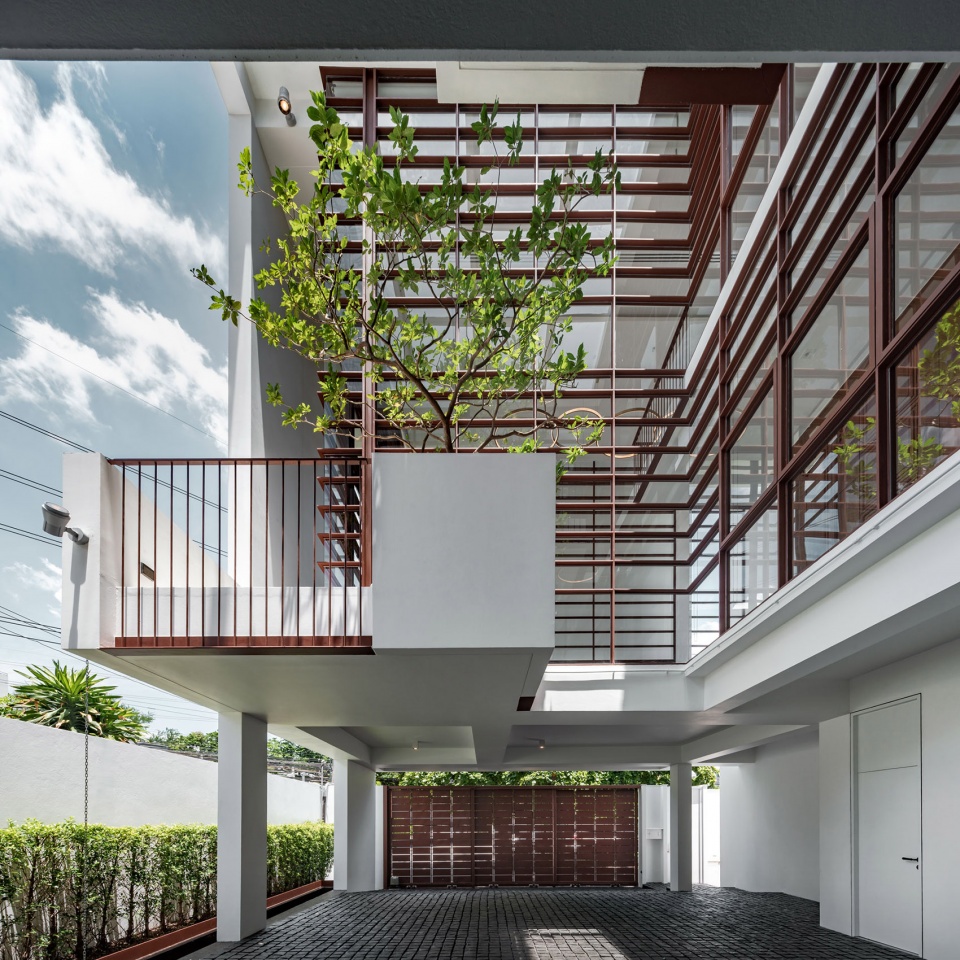 floated tree house by anonym studio