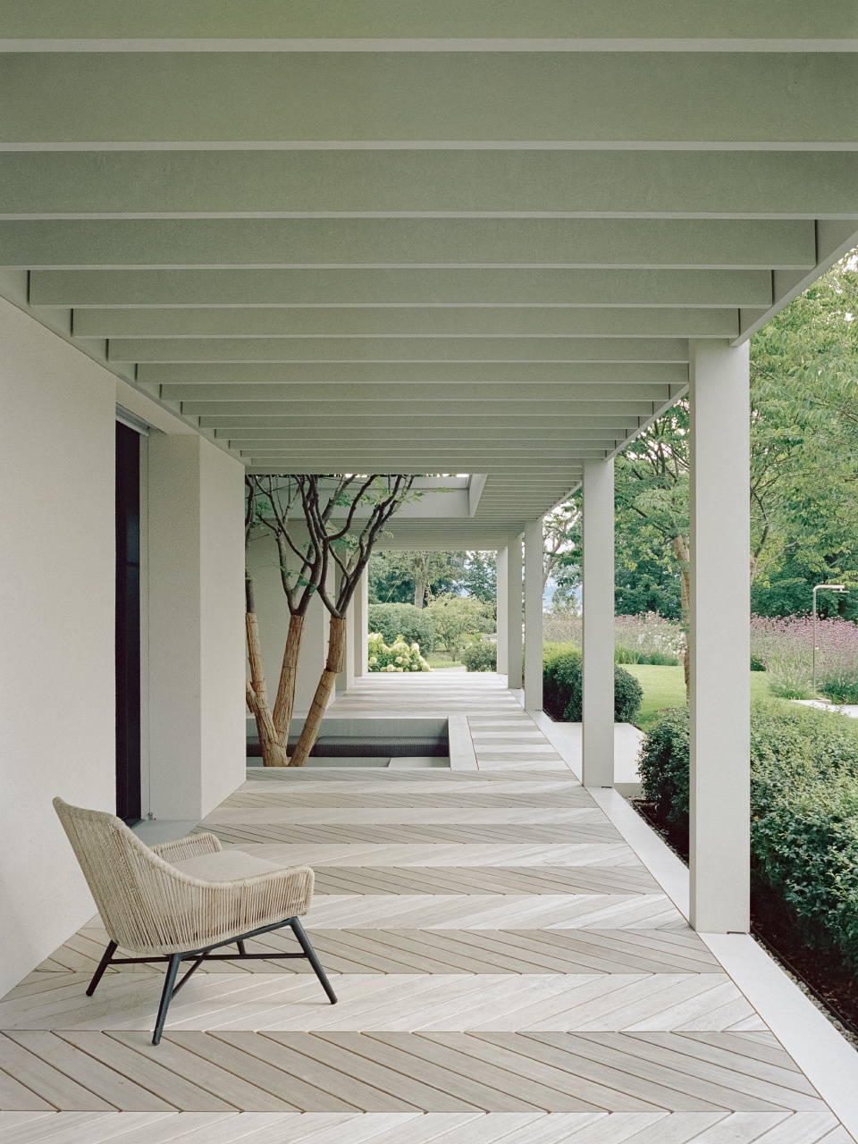 house at a vineyard by think architecture