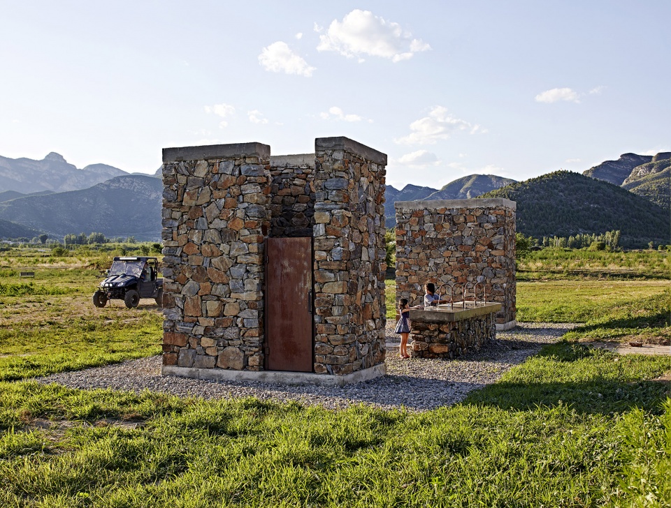 Toilets with a view guòbénér 1