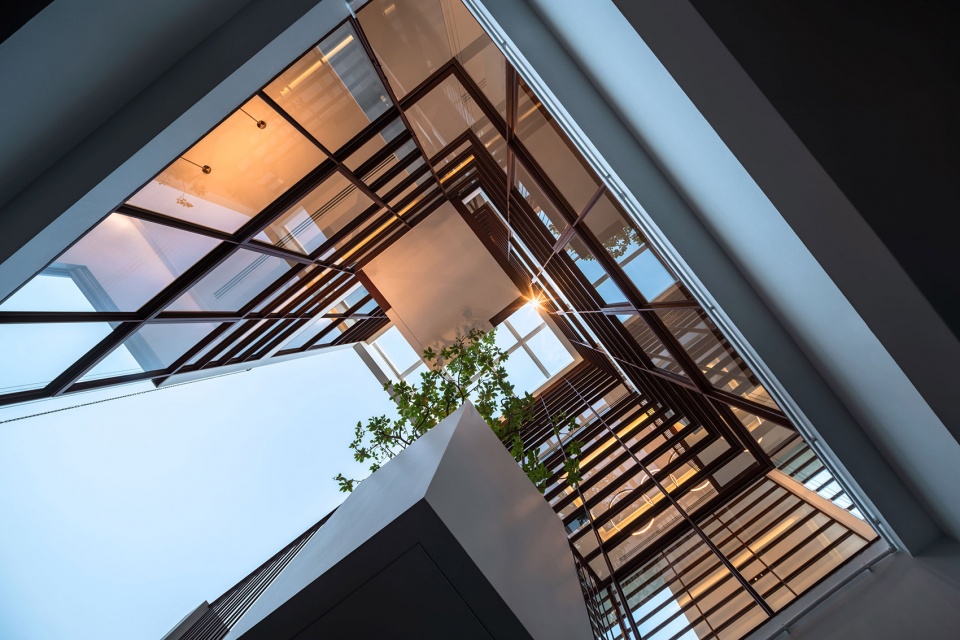 floated tree house by anonym studio