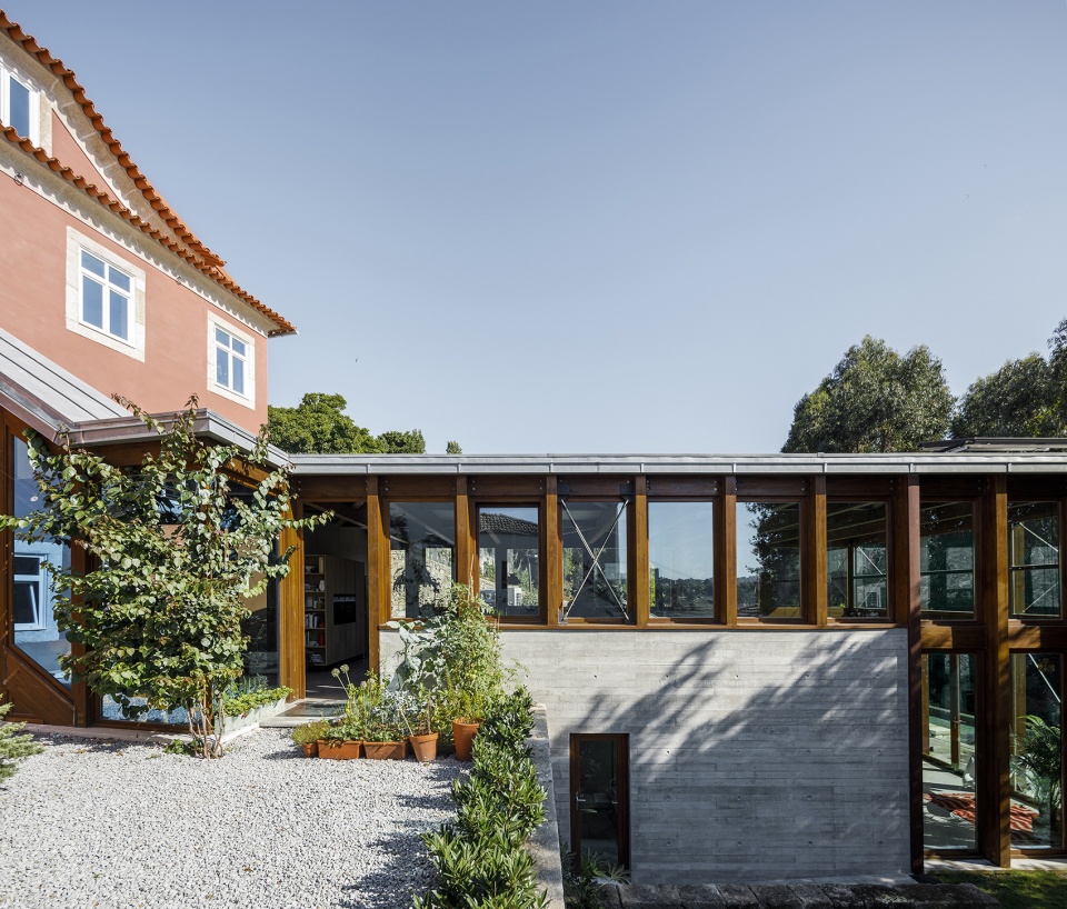 golgota by floret architecture