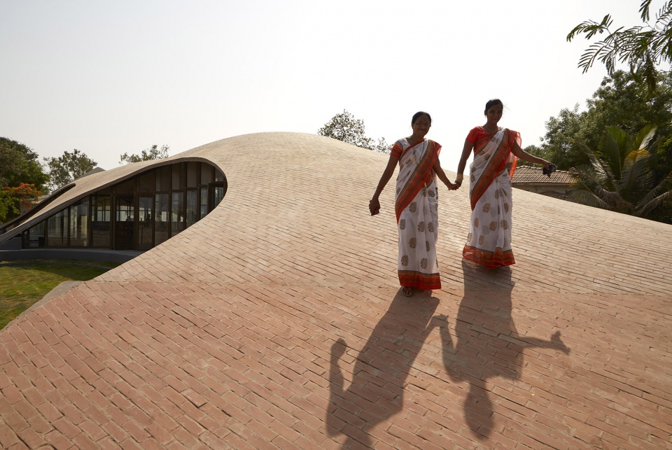 maya somaiya library sharda school by sameep padora associates