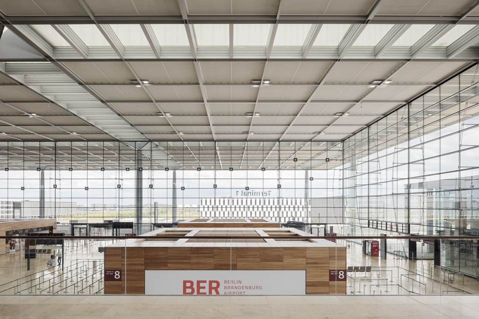 Air traffic starting at BER gmp