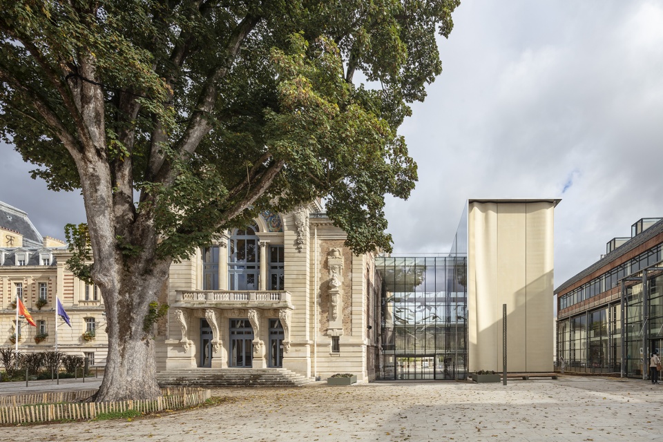 renovation of theater legendre by opus 5 architects