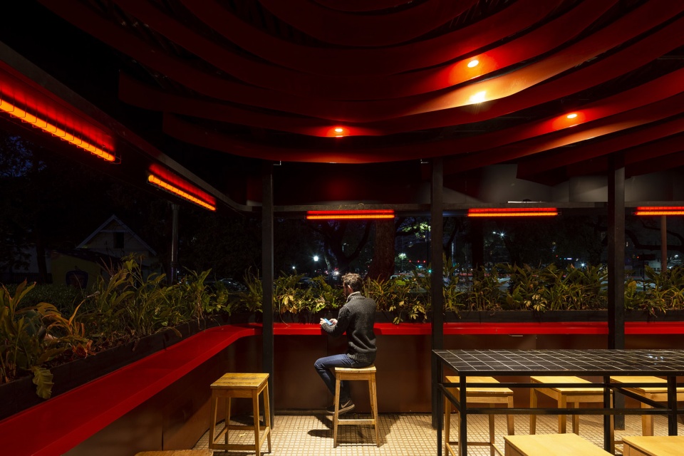 outside restaurant in buenos aires by hitzig militello architectsoutside restaurant in buenos aires by hitzig militello architects