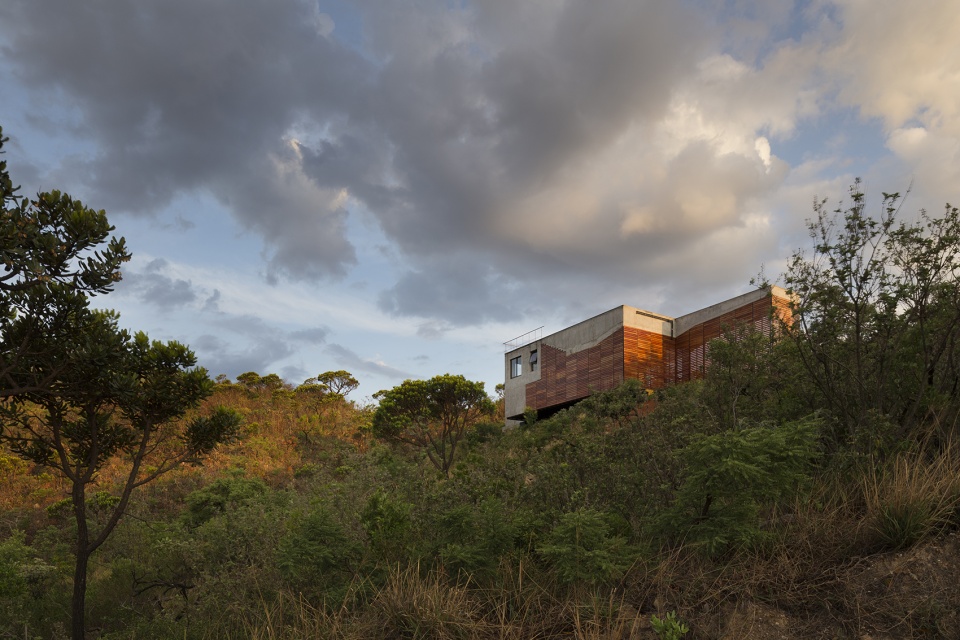 cerrado house by vazio sa