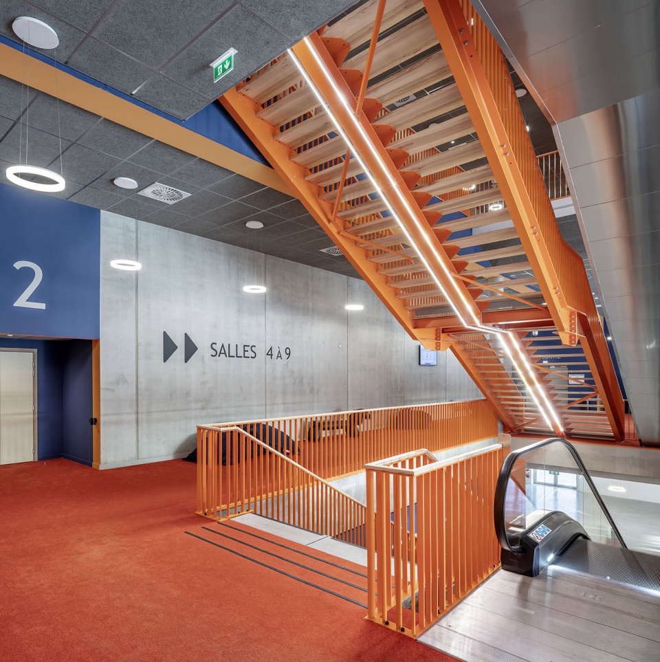 multiplex etoile cinemas by olivier palatre architectes
