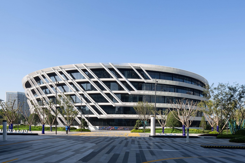 peacebird fashion centre china by daniel statham architects