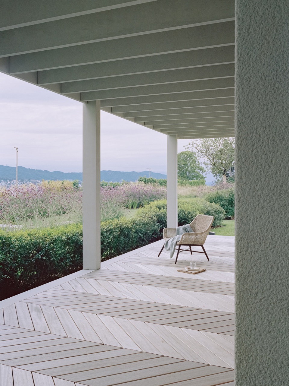 house at a vineyard by think architecture