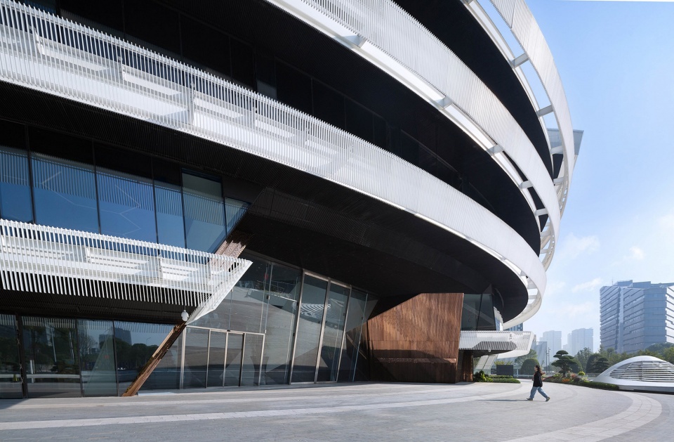 peacebird fashion centre china by daniel statham architects
