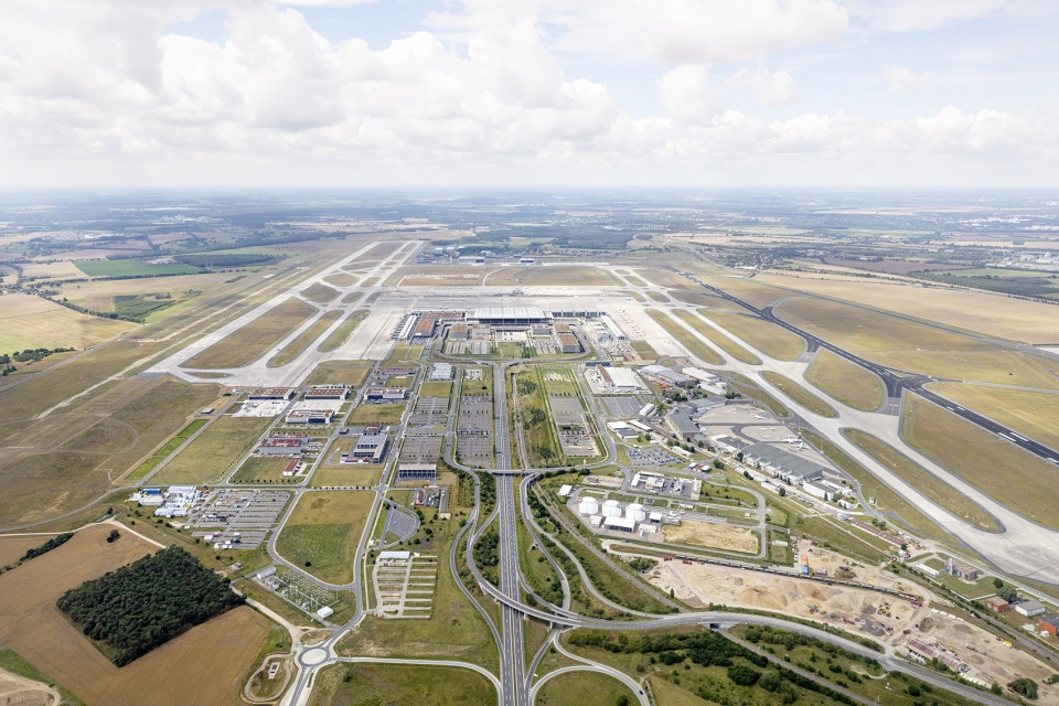 Air traffic starting at BER gmp