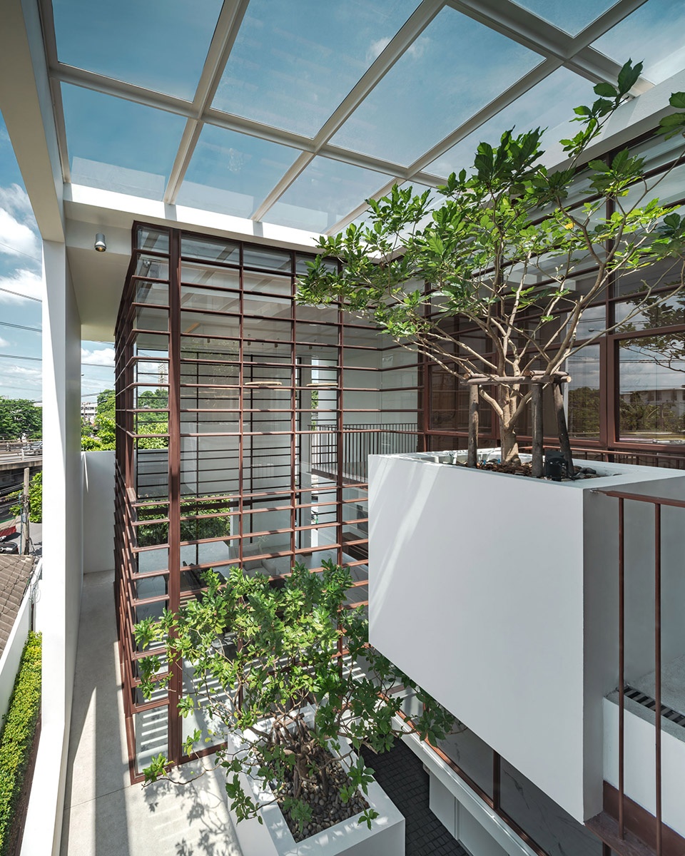 floated tree house by anonym studio