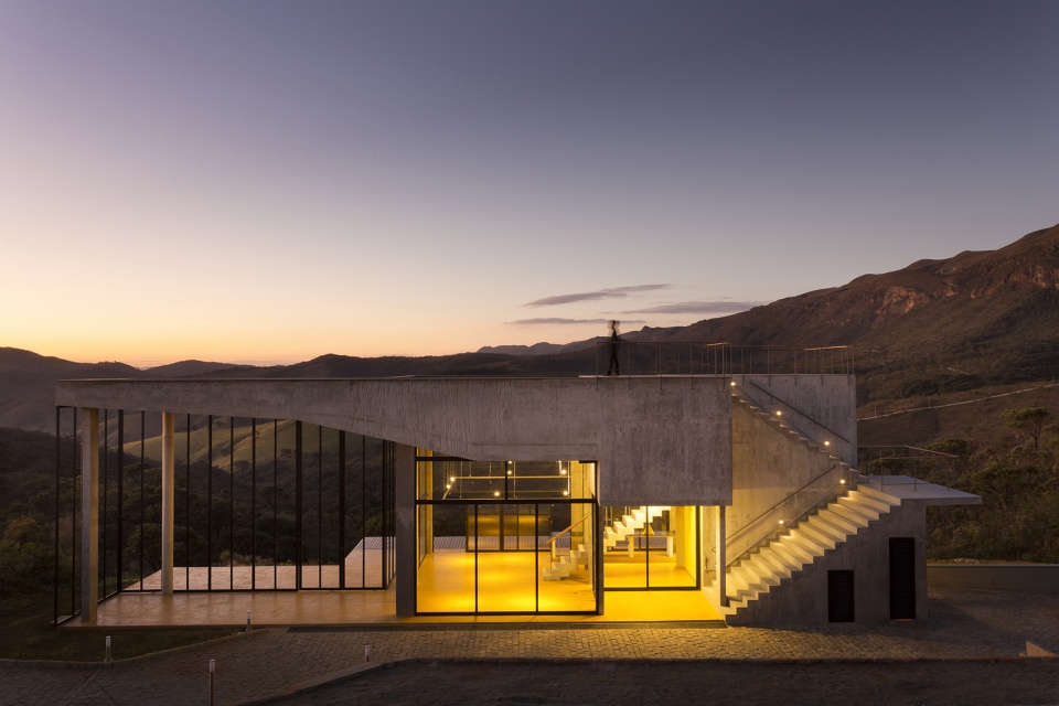 cerrado house by vazio sa
