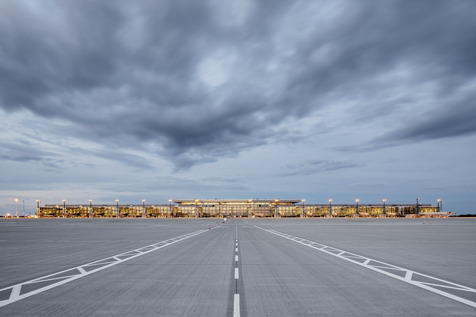 Air traffic starting at BER gmp