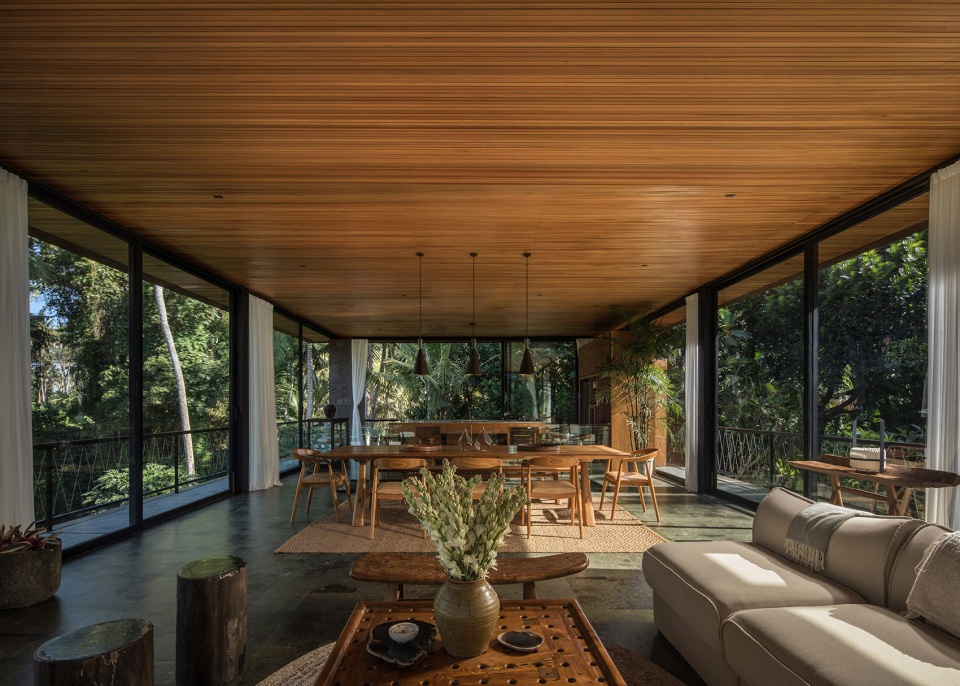 bond house bali by alexis dornier