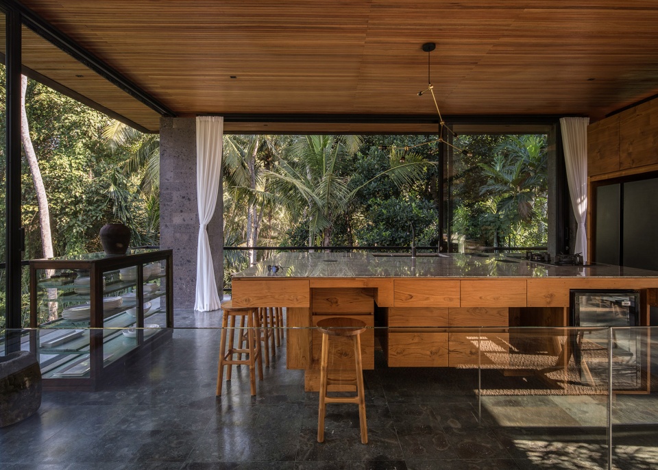 bond house bali by alexis dornier