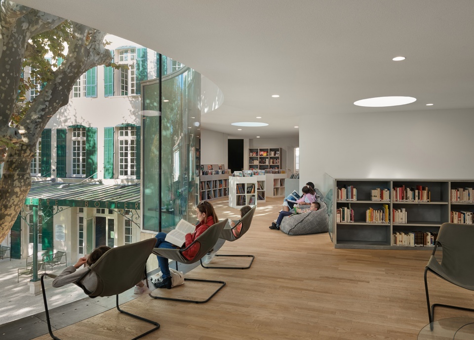 Media Library Dominique Coulon associes
