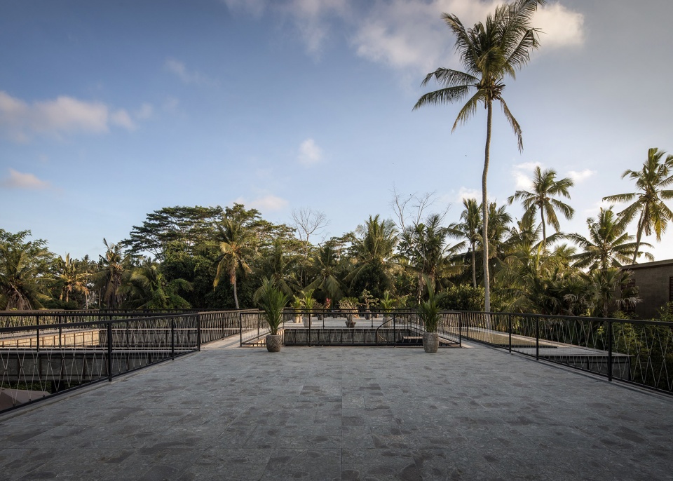 bond house bali by alexis dornier