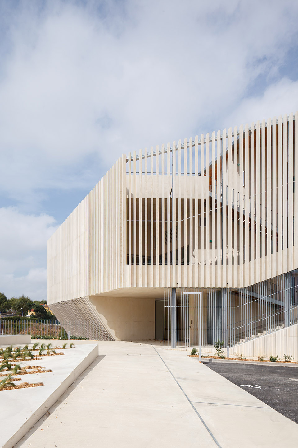 Space Guy Môquet, France by Oeco architectes 谷德设计网