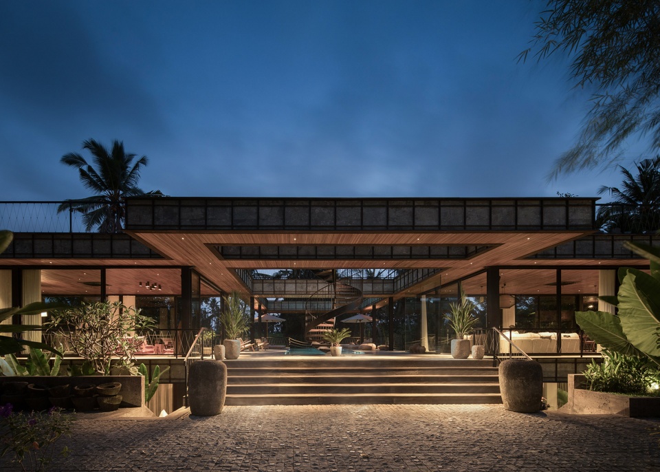 bond house bali by alexis dornier