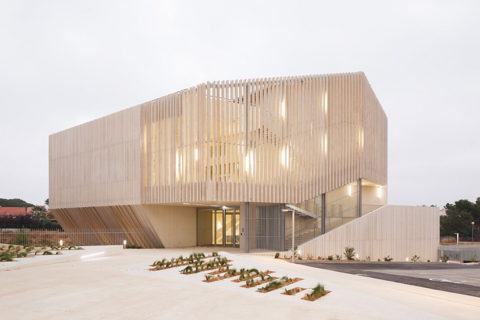 space guy moquet france by oeco architectes