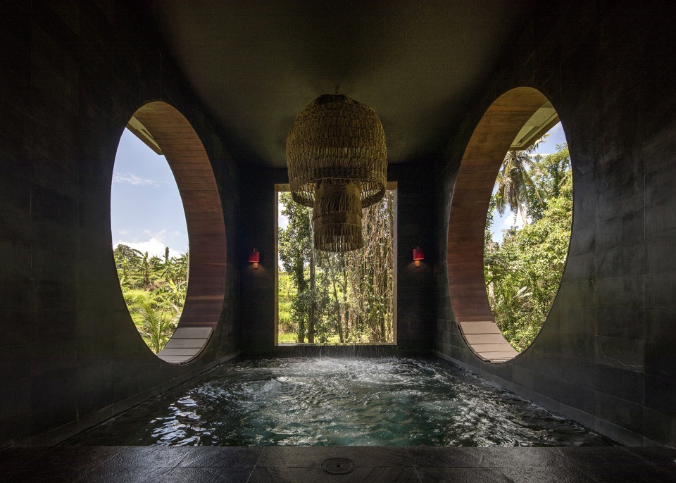 bond house bali by alexis dornier