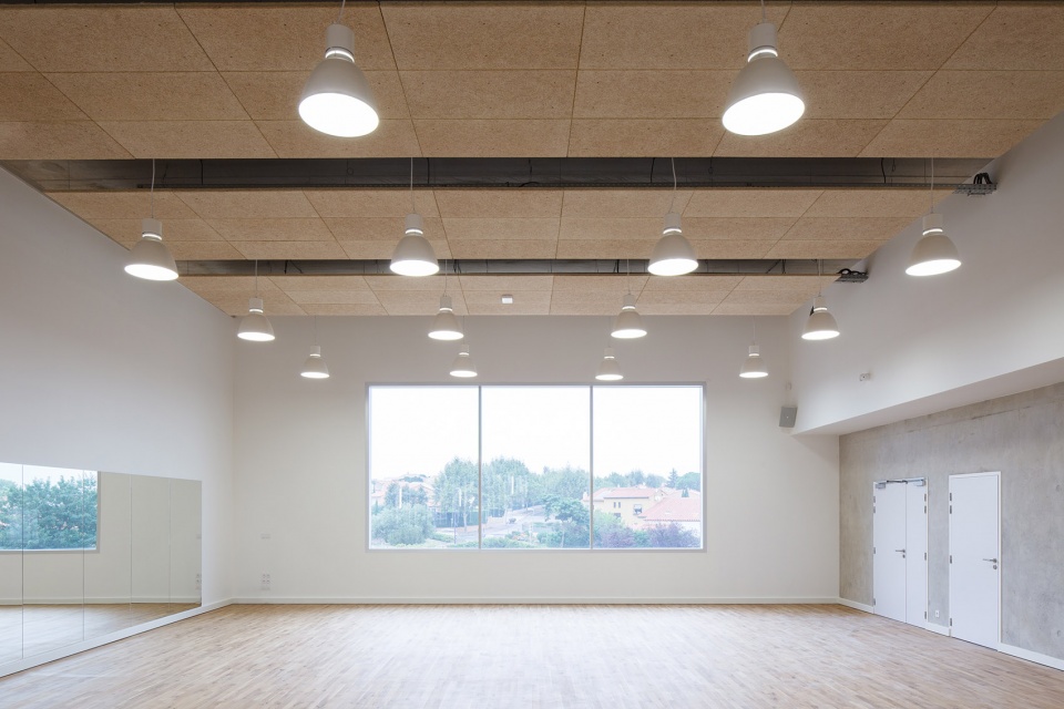 space guy moquet france by oeco architectes