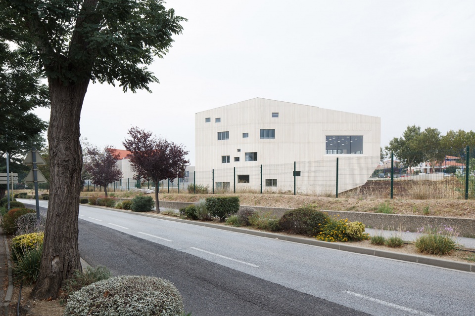 space guy moquet france by oeco architectes