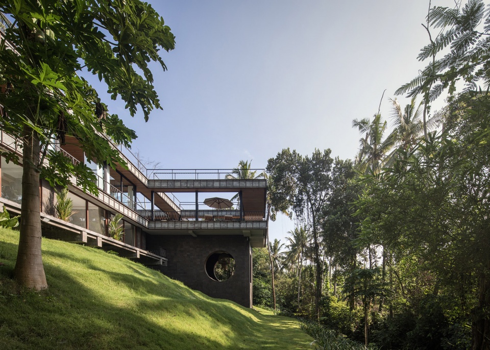 bond house bali by alexis dornier