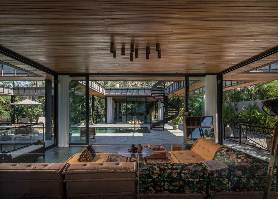 bond house bali by alexis dornier