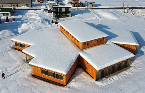 北龙町市立托儿所，北海道 / 隈研吾建筑都市设计事务所