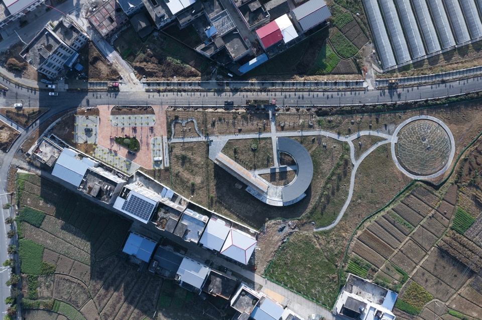 Strawberry Farm Activity Hall by Describing Architecture Studio